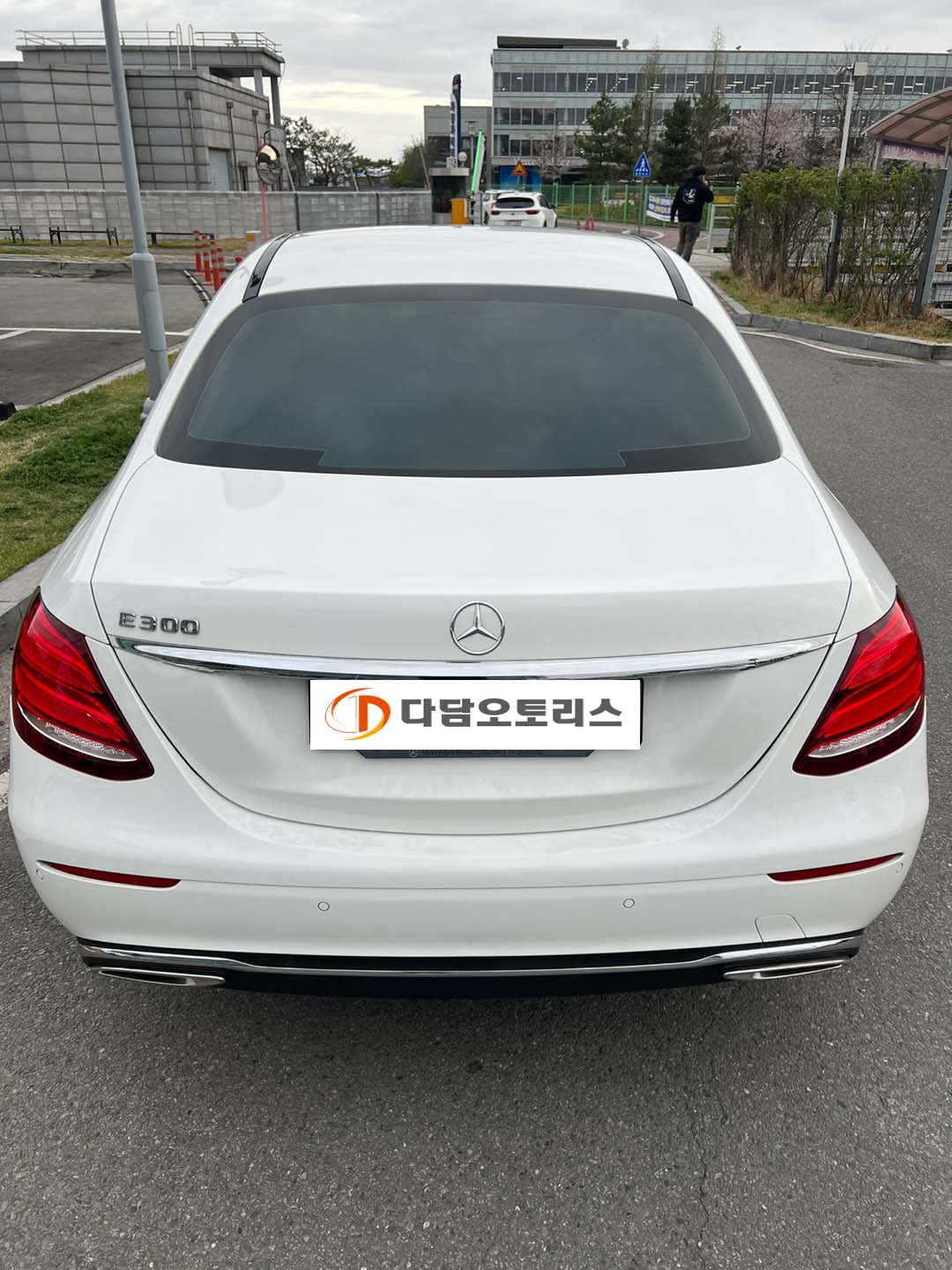 49f57icc1bey.jpg